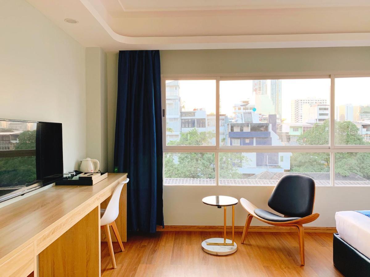 Sapphire Hotel Silom Bangkok Exterior foto A room at the hotel