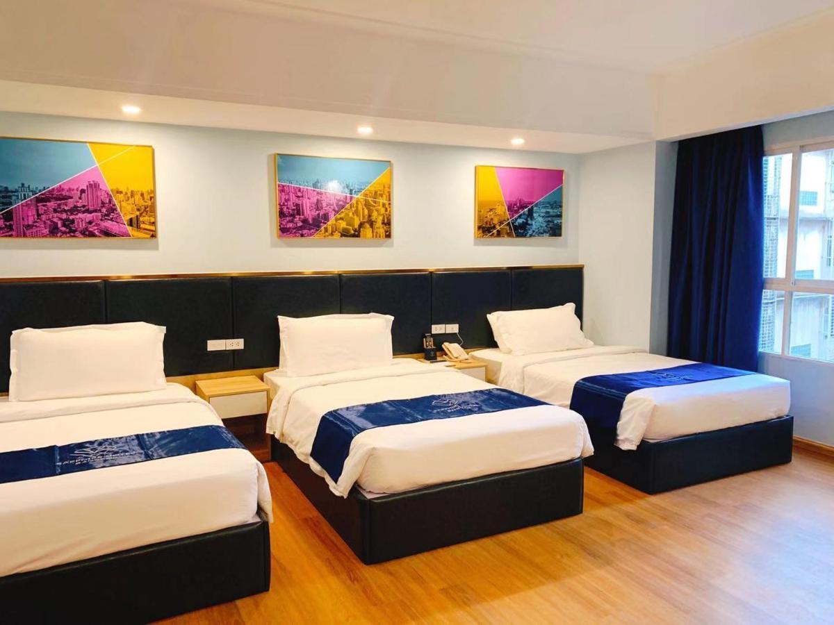 Sapphire Hotel Silom Bangkok Exterior foto Deluxe Family Room